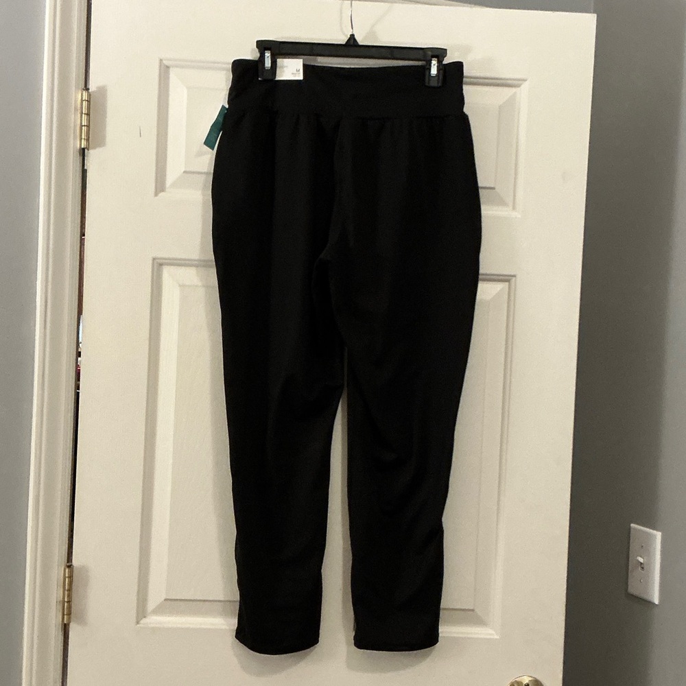 Maurices NWT Black High Rise Jogger size Medium - Picture 2 of 13